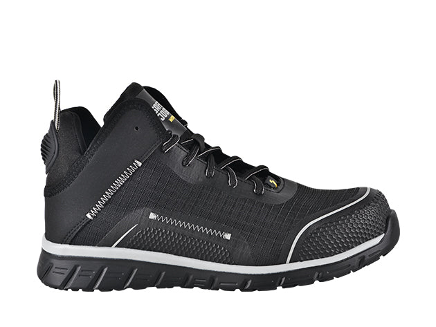 Leichter, sportlicher mittelhoher Sneaker